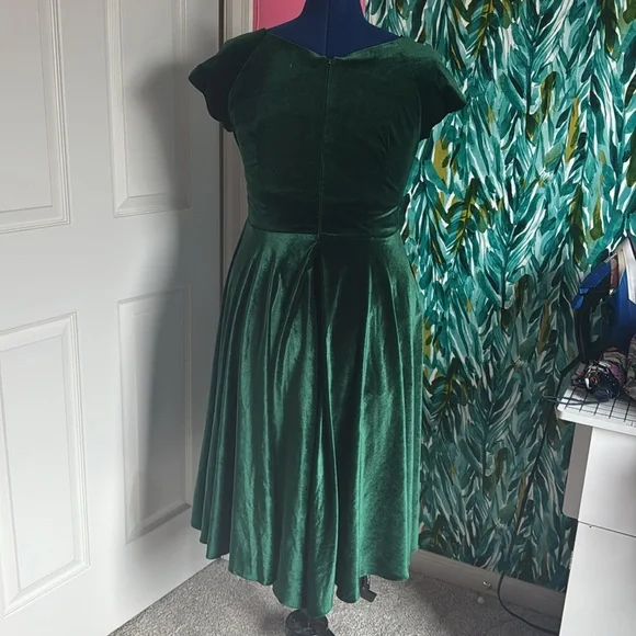 The Pretty Dress Company Forest Green Velvet Hourglass Dress - Picture 5 of 7